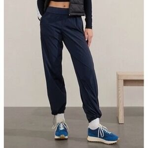 NEW Athleta Rise Pant Navy Water Repellent Windbreaker Drawstring Medium